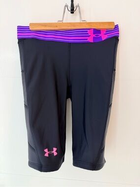 NWOT Under Armour Women Black Compression Shorts Vibrant Accent Waistband Bike